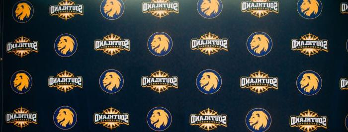 A decorative backdrop featuring the logos of A&M-商务 and the Southland Conference